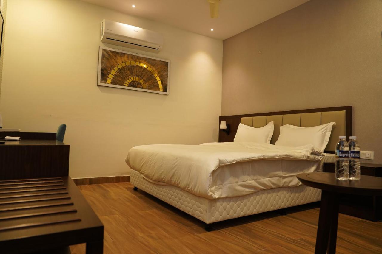 Vijayawāda Hotel D Dev المظهر الخارجي الصورة