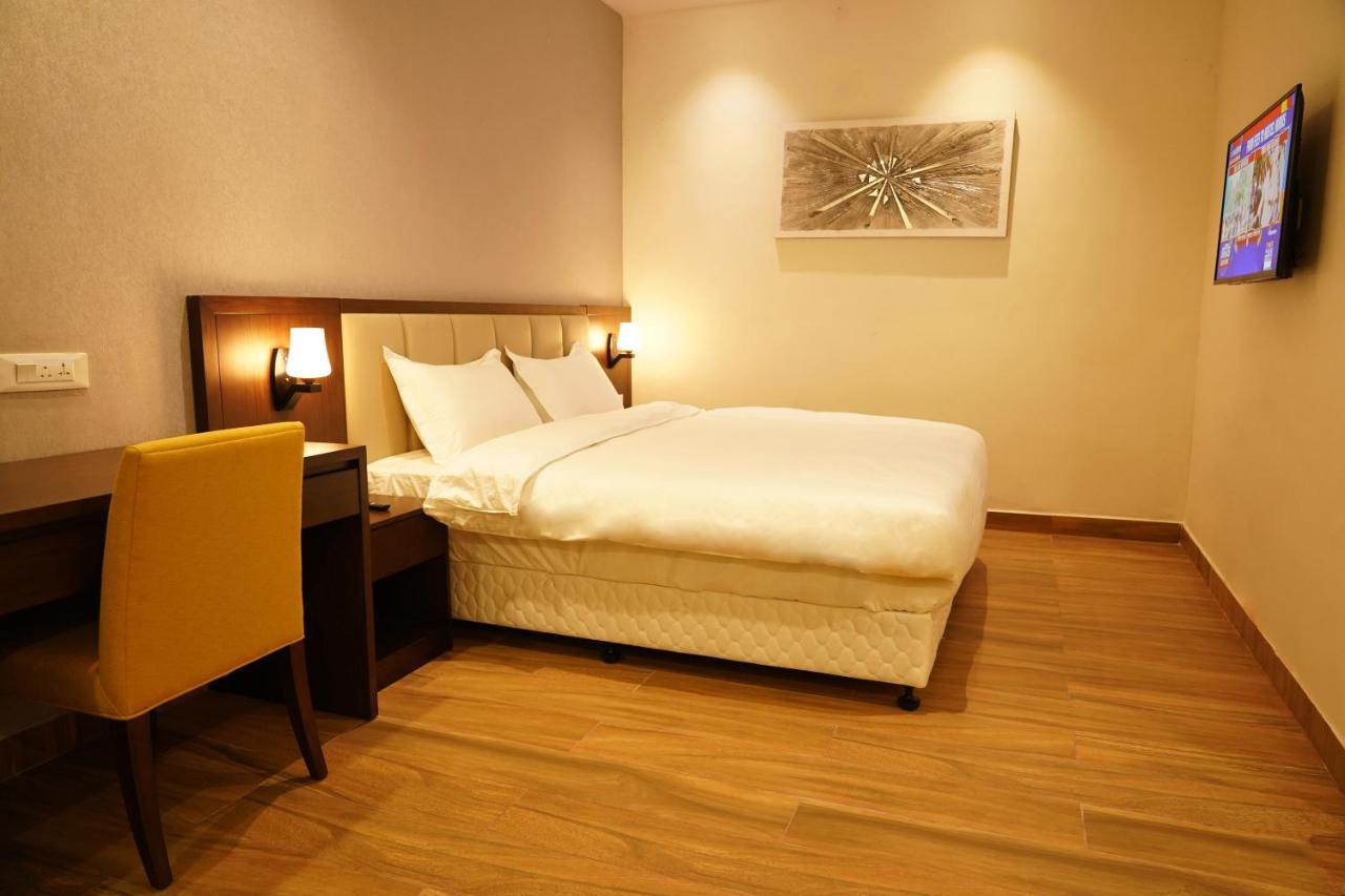 Vijayawāda Hotel D Dev المظهر الخارجي الصورة