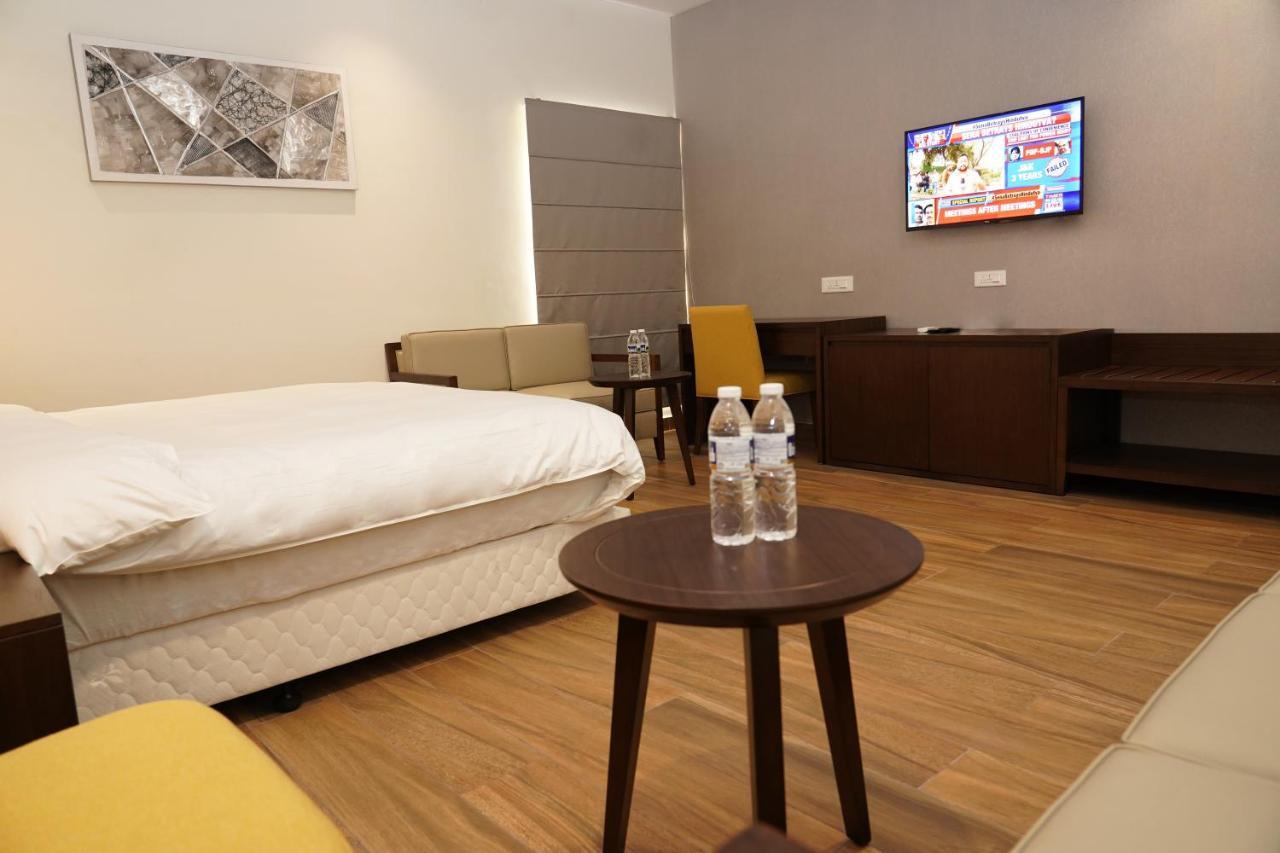 Vijayawāda Hotel D Dev المظهر الخارجي الصورة