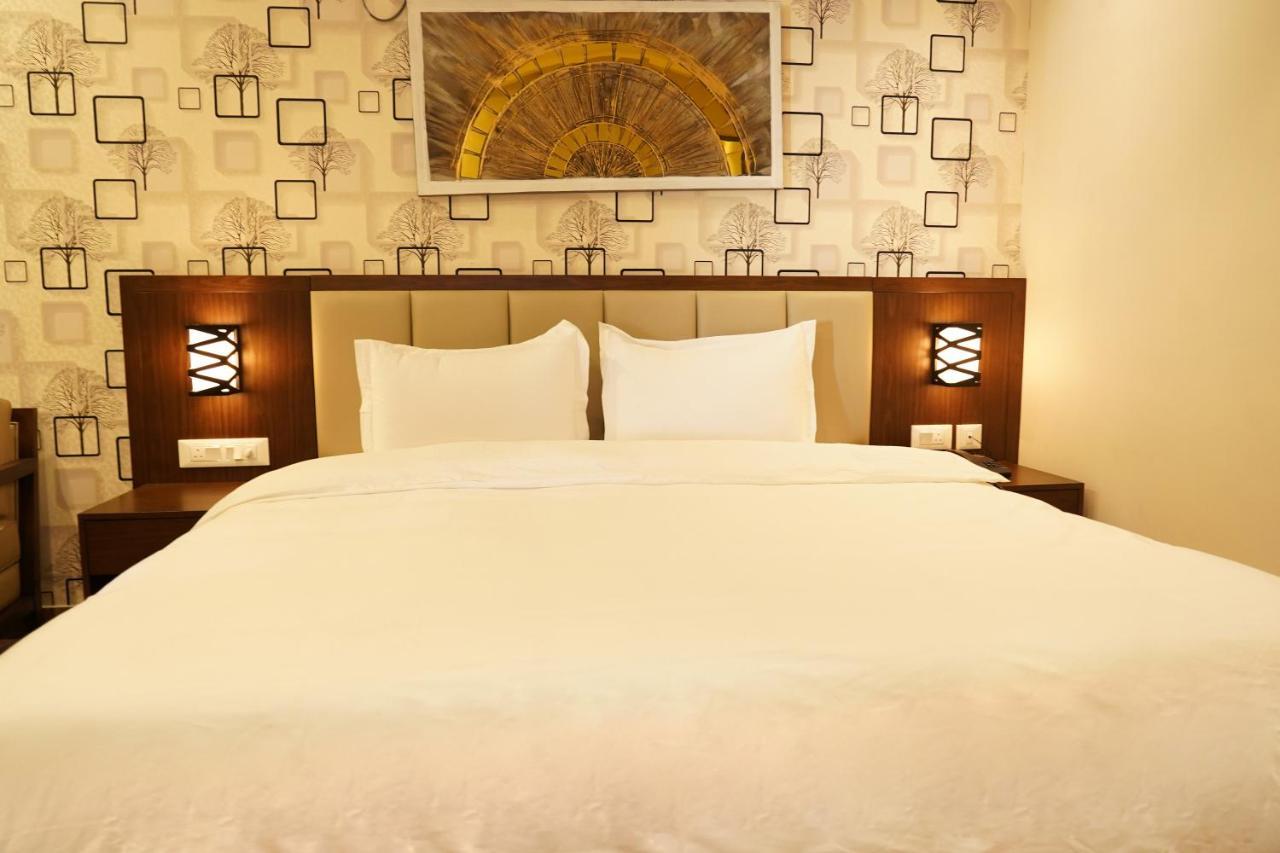Vijayawāda Hotel D Dev المظهر الخارجي الصورة